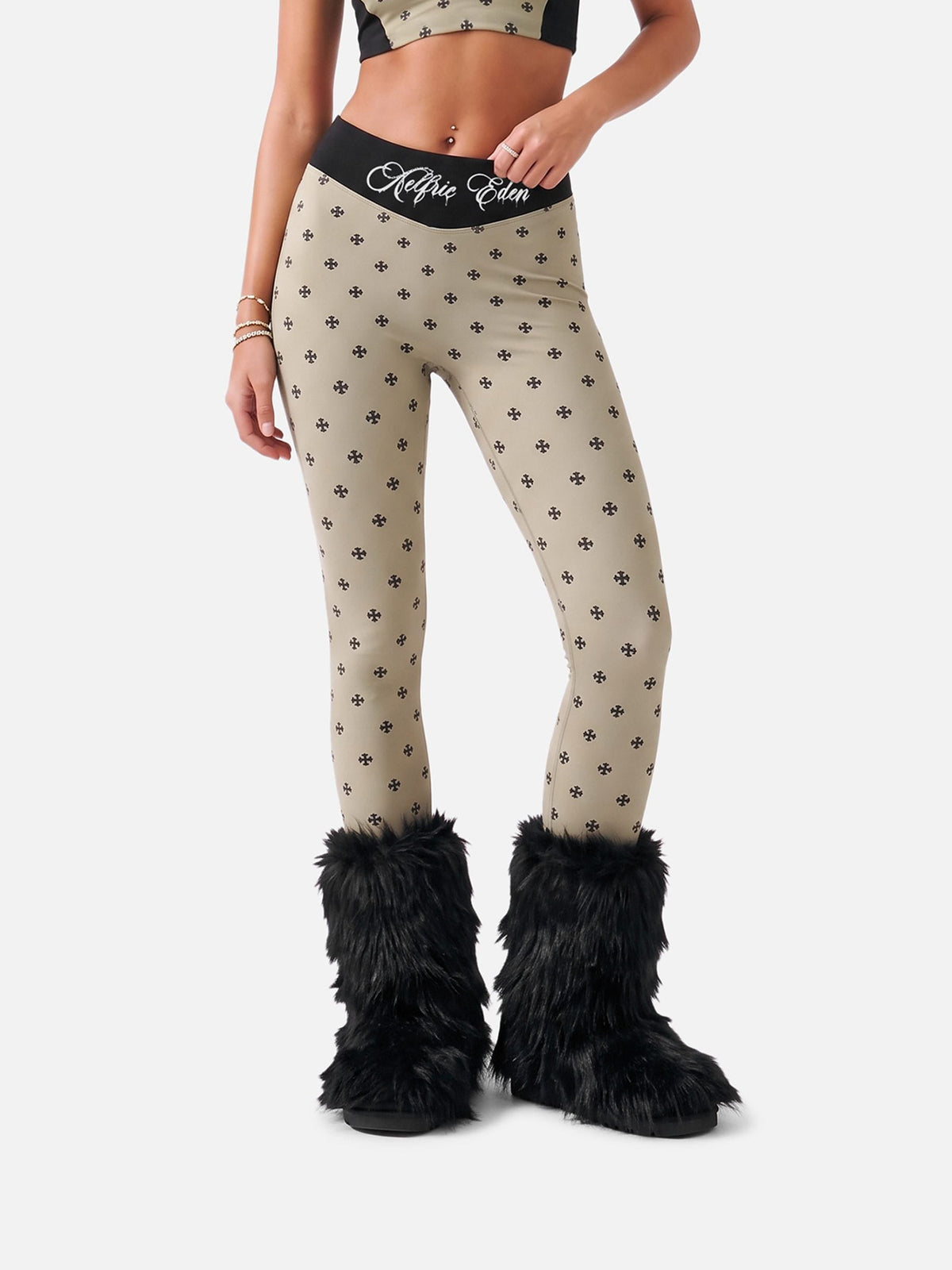 [Pre-Order] AERC Soft Logo Print Leggings